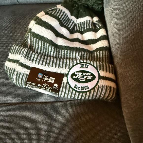 New Era NWT New York Jets Pom Knit Beanie Green White Striped Hat Unisex - Picture 1 of 7
